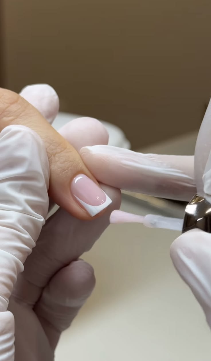 Almond gel manicure with gold line nail art